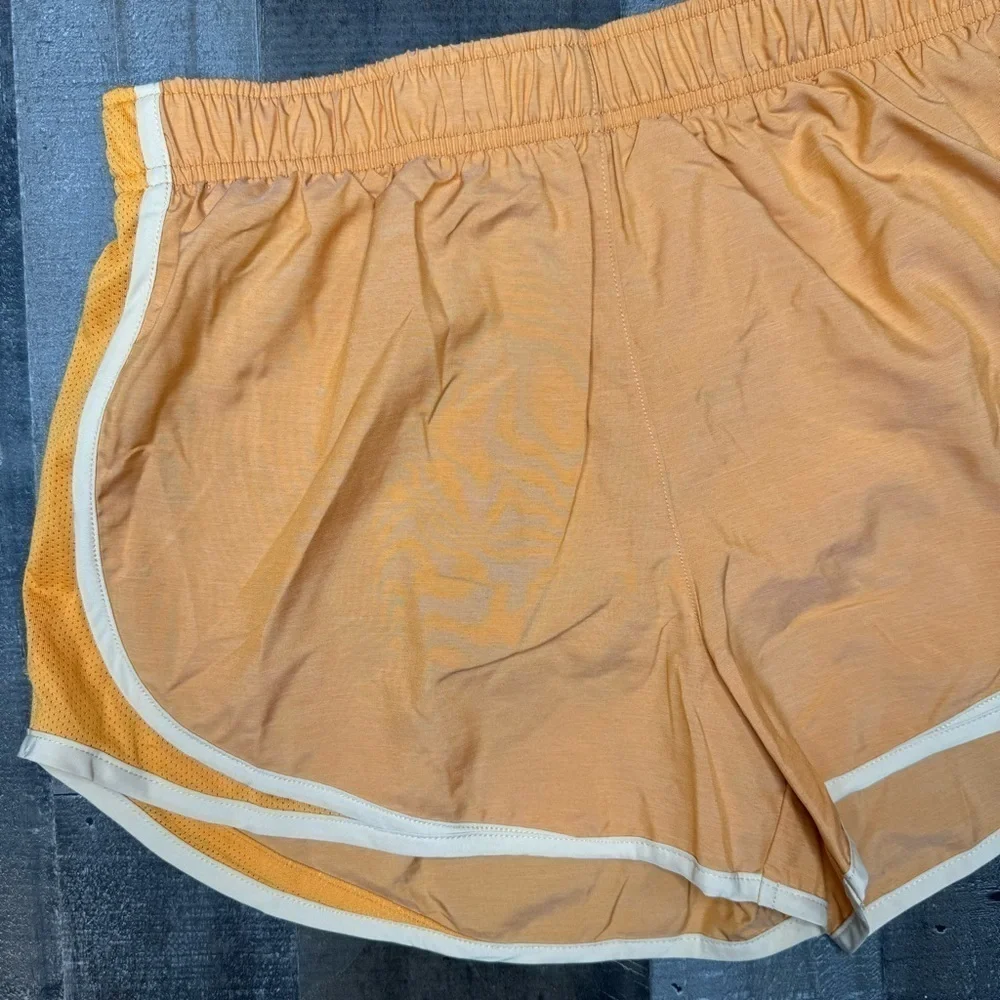 NWT Nike Tempo Running Short size Medium